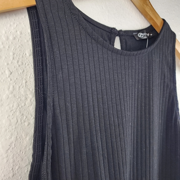 Garage Sculpt Ribbed Knit Crop Tank Top Basic Black Sleeveless Size Medium - Picture 2 of 8